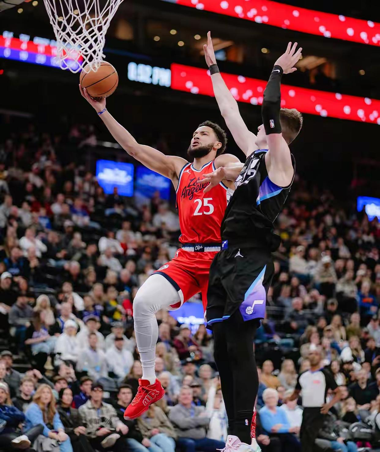 关于加时末段洛杉矶快船调整名单以备英超；回应争议环节打磨；话题不断；训练强度明显提升的信息