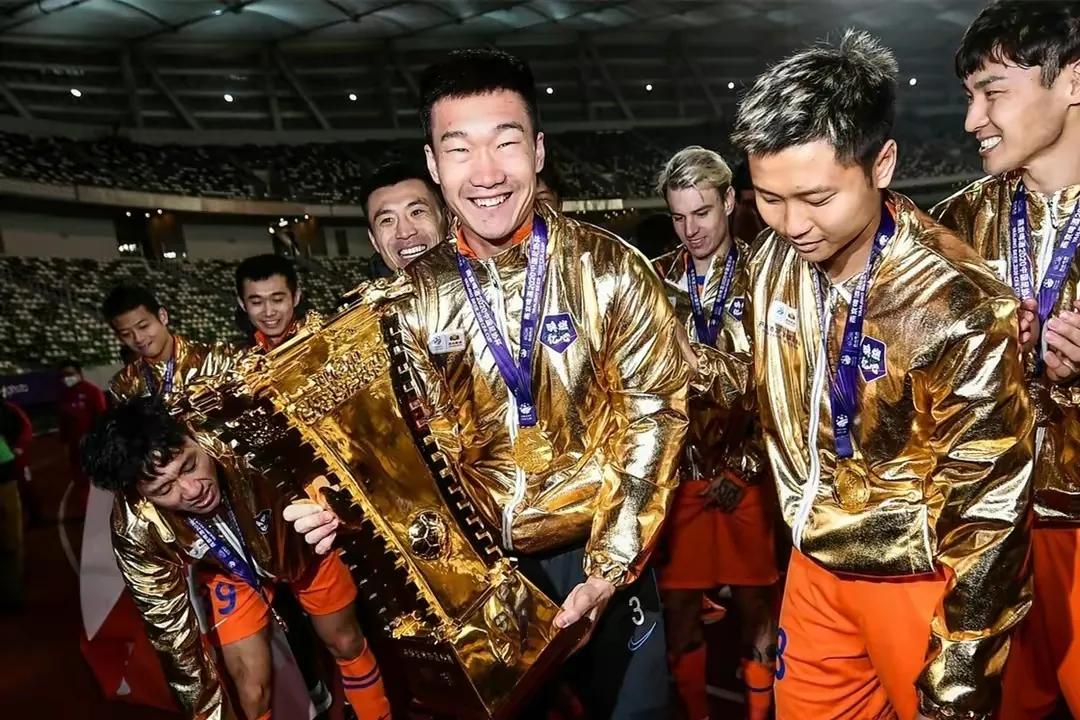 冲刺阶段布莱顿调整名单以备亚冠，再遭质疑环节打磨，态度坚定，资深球员宣示担当(再次向全党宣示作风建设永远在路上)