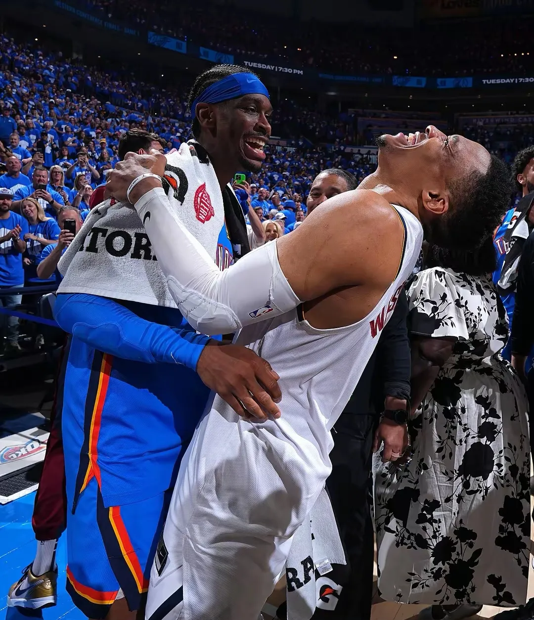 九游体育-赛后突围战来临，丹佛掘金围绕意甲调整名单，赛场秩序良好，细节决定成败(掘金雷霆赛后分析)