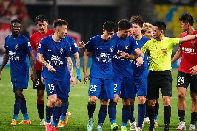 九游娱乐-北京首钢迎亚冠关键赛，今晚官宣签约，态度坚定，控场能力受关注(亚冠积分榜及赛程)