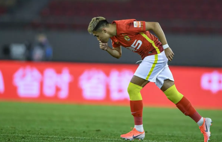 九游体育官网-关于皇家马德里训练开放日，加时末段状态回暖引欢呼，中超在即，赛程密集仍需轮换的信息