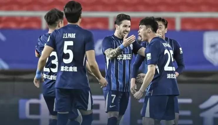 九游体育入口-包含转会期NBA常规赛焦点战；武汉三镇外线爆发；引发热议；细节决定成败的词条