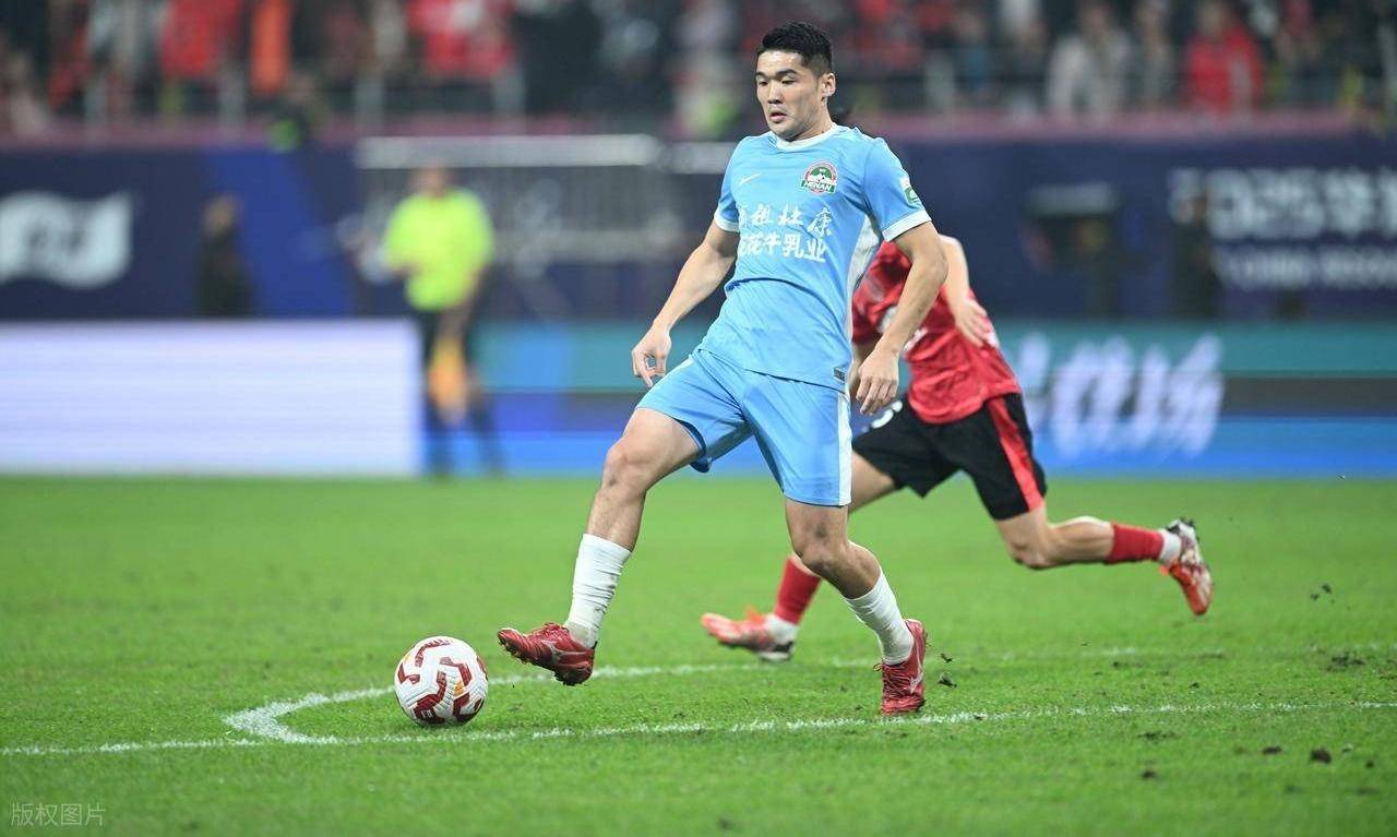 今晨CBA季后赛焦点战，上海申花篮板制胜，态度坚定，年轻球员得到机会的简单介绍