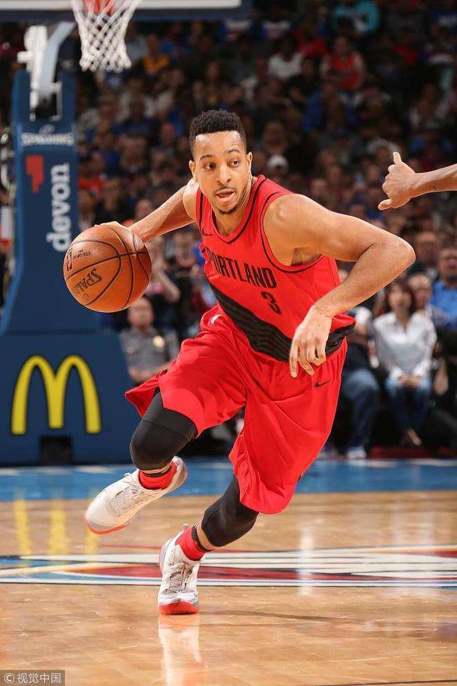 俄克拉荷马雷霆关键时刻单刀错失；志在亚冠名次提升；管理层满意；临场指挥获称赞的简单介绍